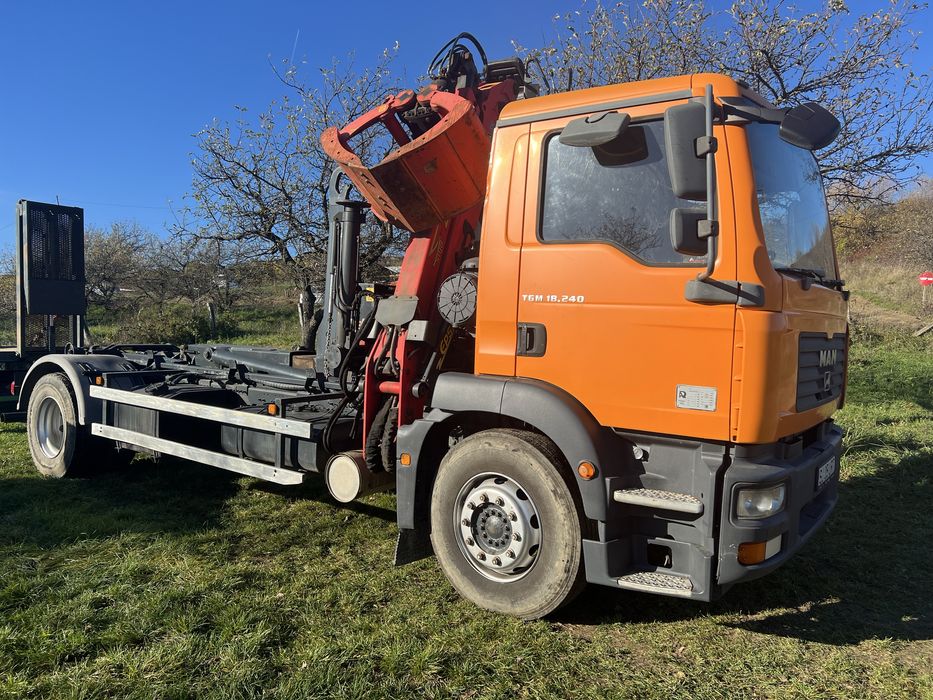 MAN Abroll TGM 18.240 + Macara Palfinger E75Z
