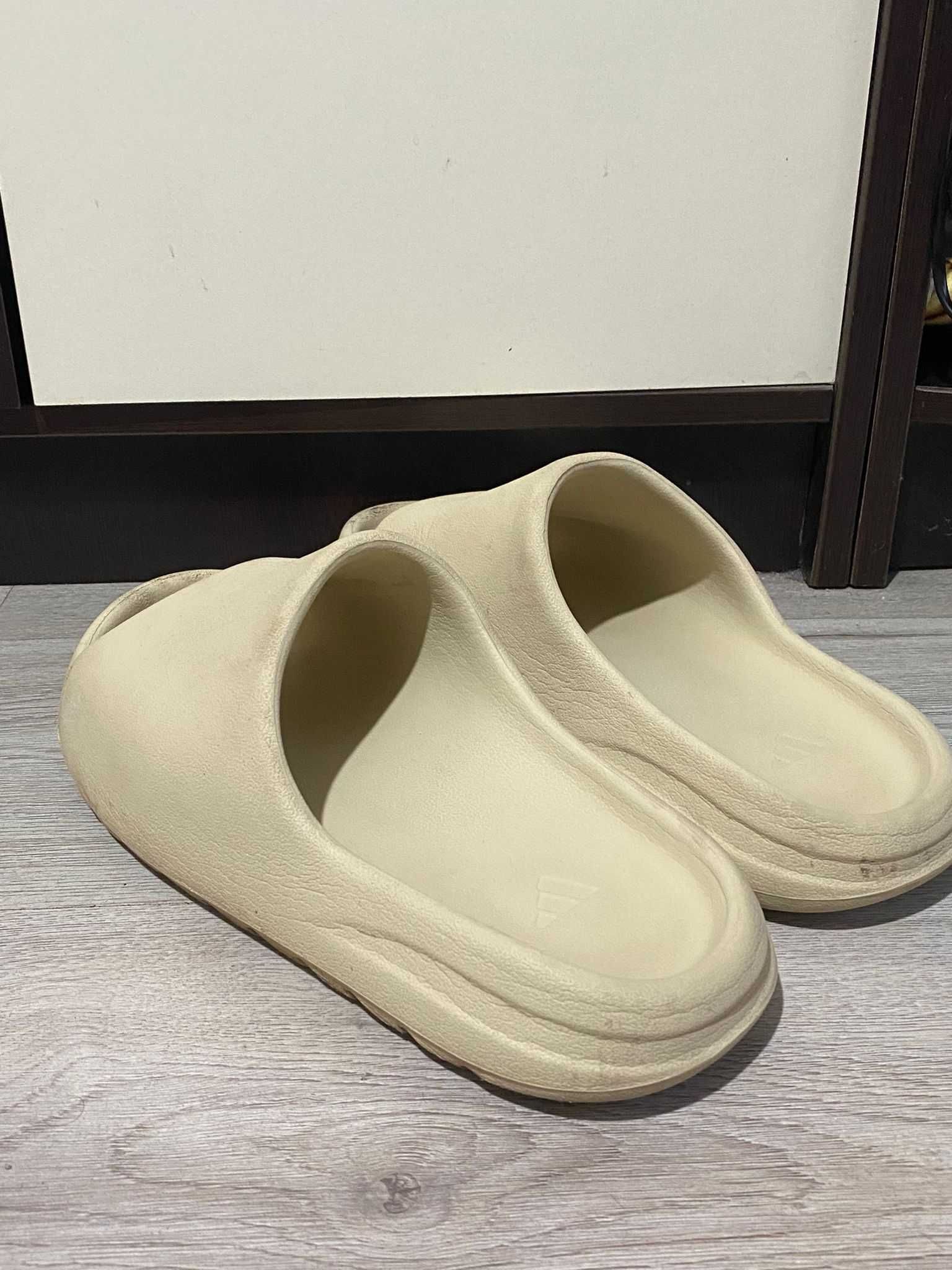 Yeezy slides 44.5