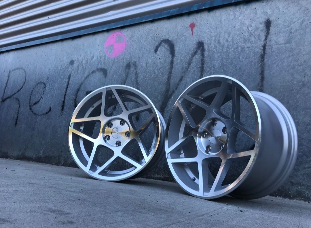 18 5х114.3 3sdm 0.08 Honda Hyundai Mitsubushi Toyota Subaru Kia Acura