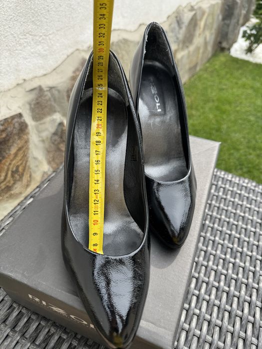 Pantofi cu toc negru