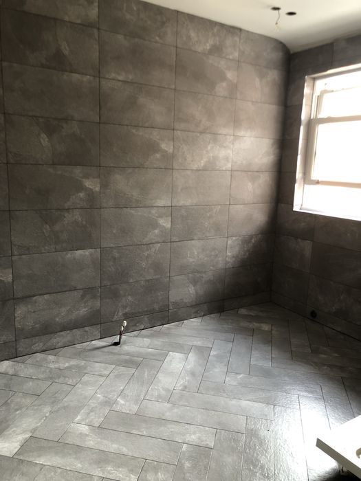 Montaj gresie fainta si decorative lavabile.