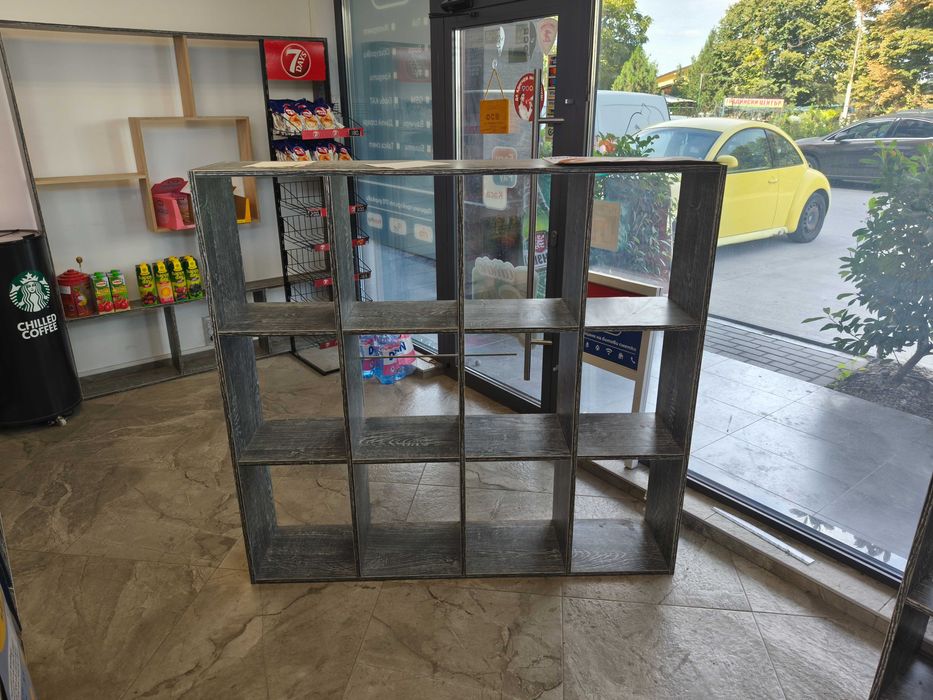 Дървени стелажи -2 броя