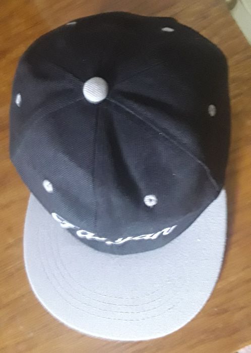 Șapcă Fabian gri cu negru.