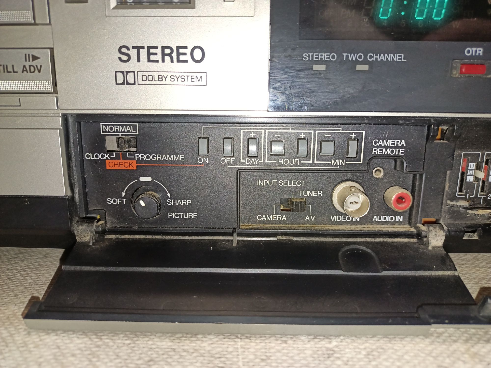 Video recorder VHS profesional Telerent N9002T by Matsushita Japan
