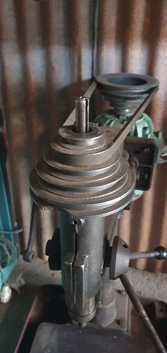 Сверлильный станок сотилади холати зур айби йук 380 да ишлиди луфт йук