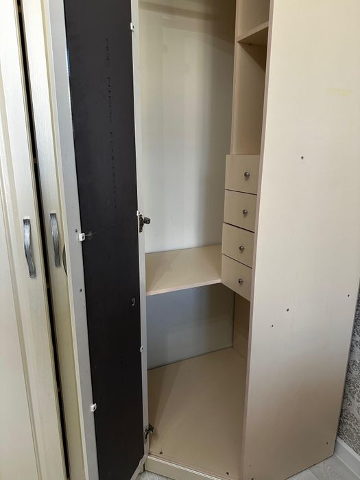 Шкаф в спальню или же в прихожую