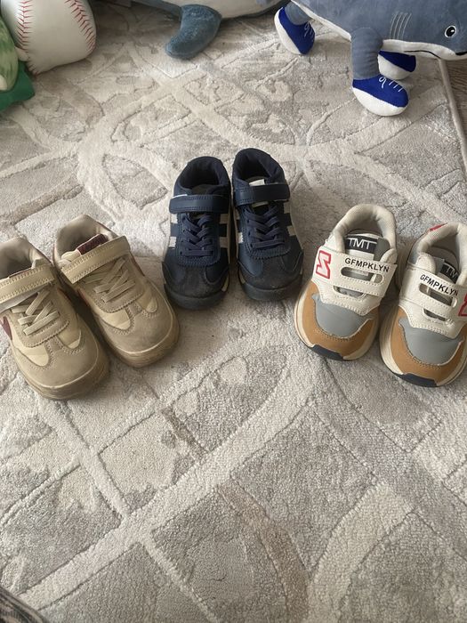 Кроссовки 27 размер по 50 000