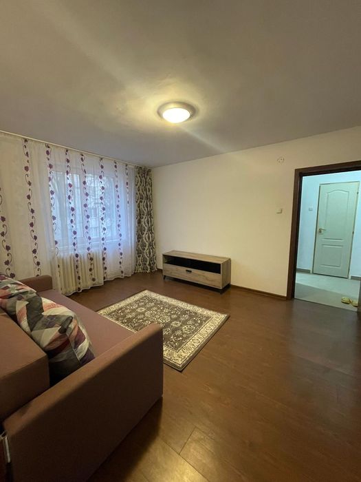Apartament de închiriat.