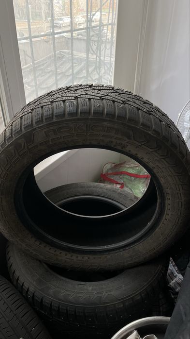 Продам резину 215/60/17