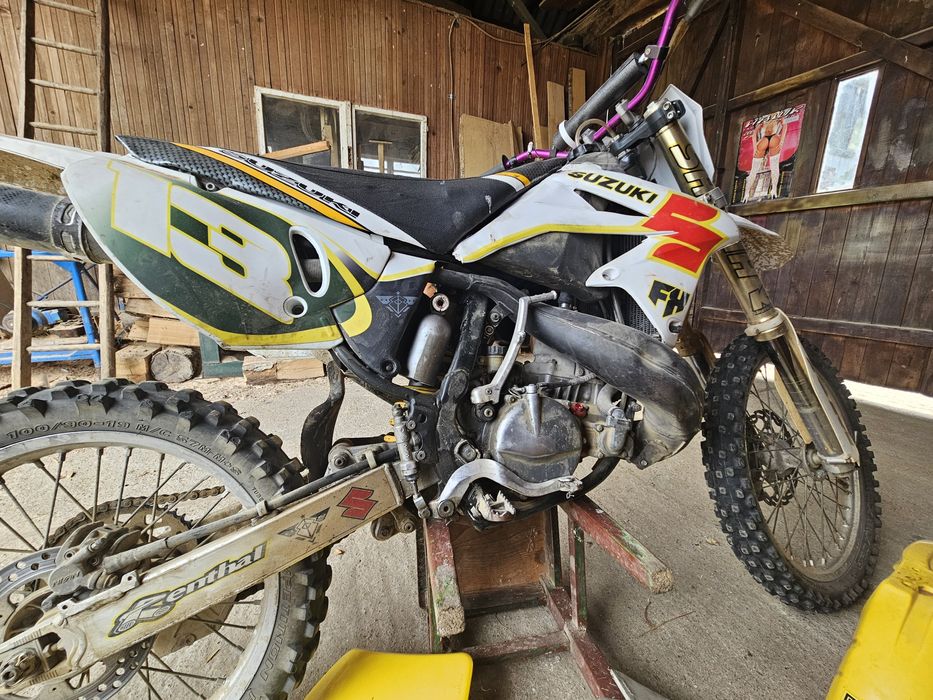 Cross suzuki rmz