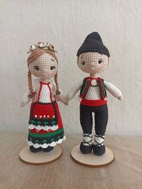 Ръчно плетени кукли с народни носии