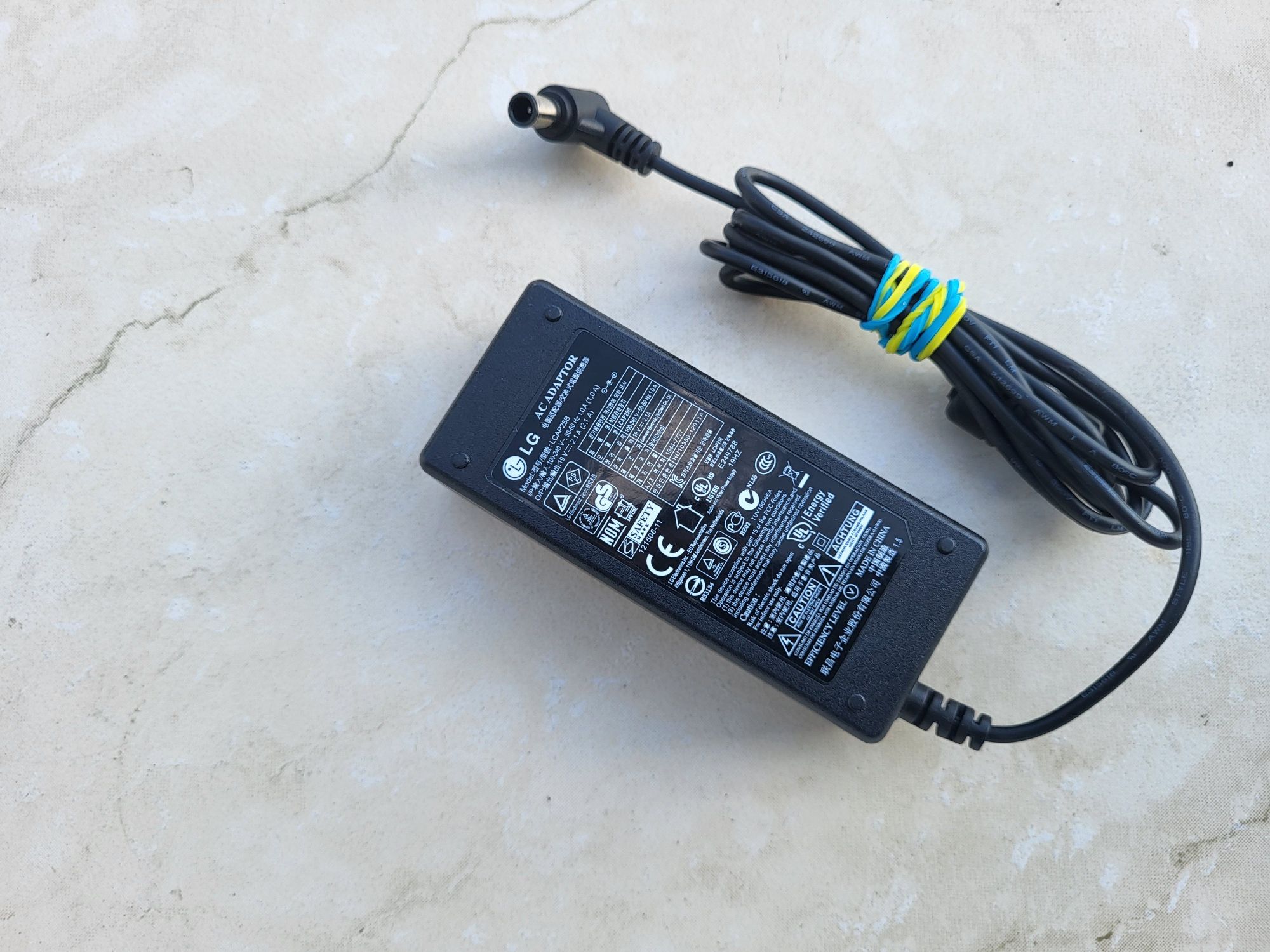 Alimentator LG 19V 2,1A model LCAP25B mufa cu pin