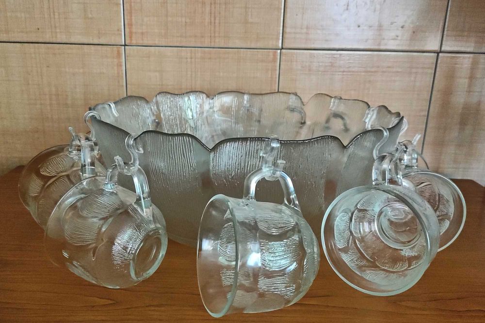 Френски сервиз за пунш от пресовано стъкло -чисто нов