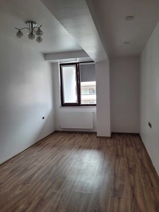 Apartament 3 camere de inchiriat Isaran, Tractorul