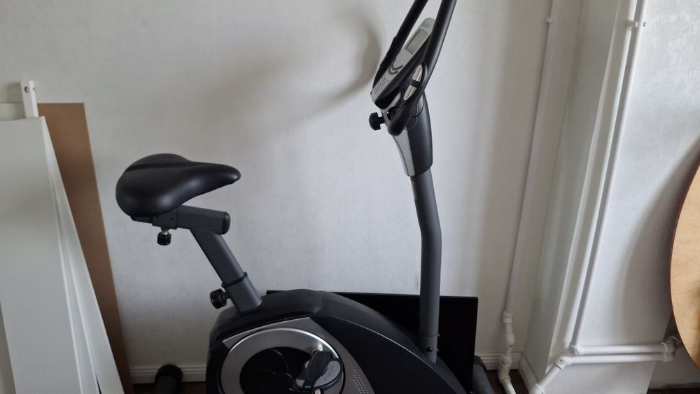 Срочно Продам Велотренажёр HouseFit в отличном состоянии + ПОДАРОК