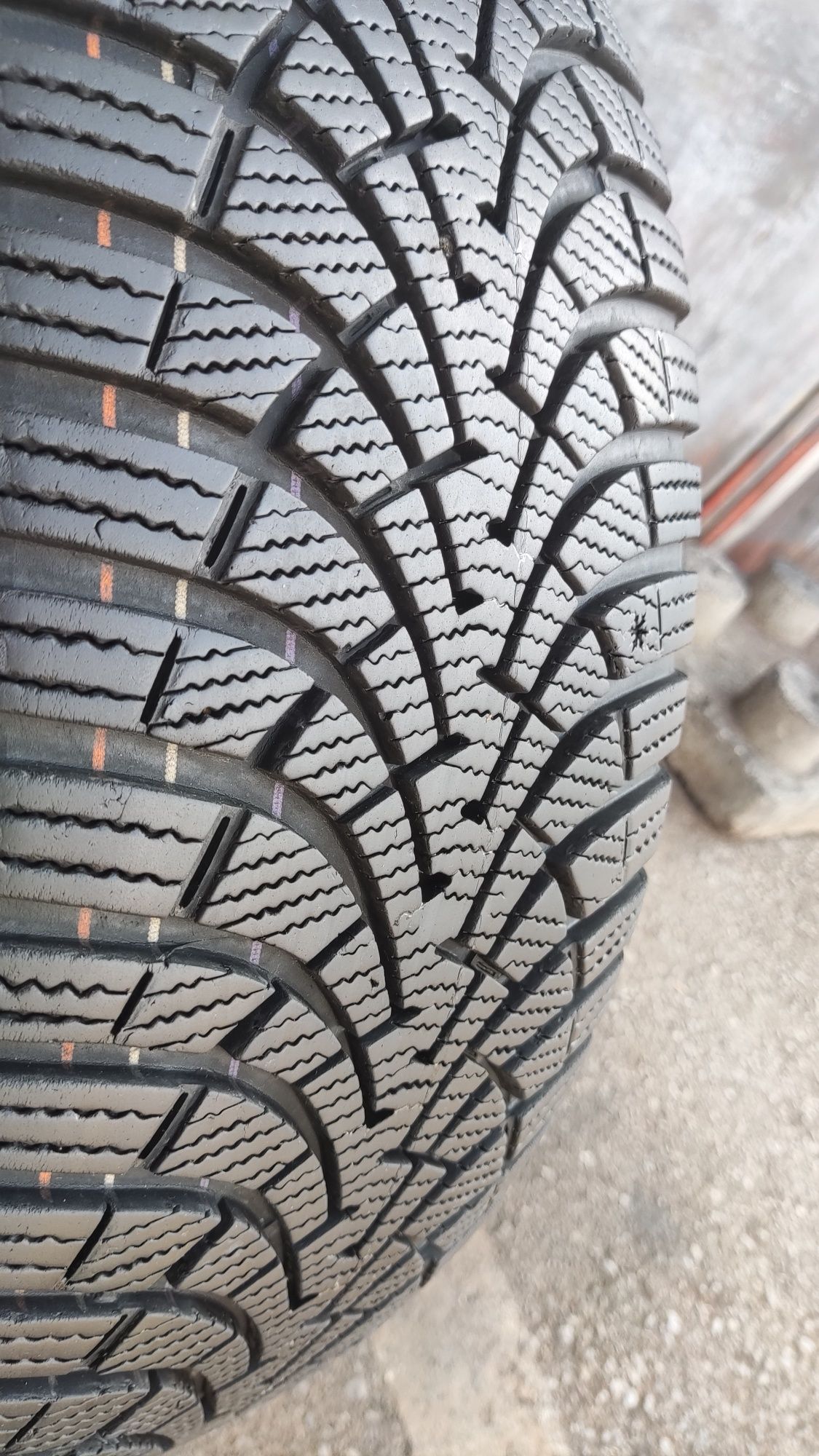4бр. зимни гуми 205/55/16 GoodYear Ultra Grip 
dot22
8mm
Добро състоян