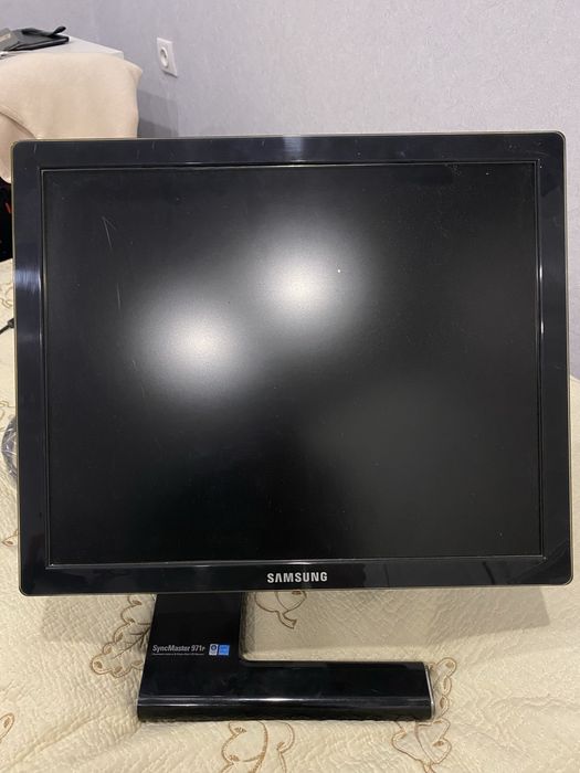Монитор Samsung SyncMaster 971 P в хорошем состоянии