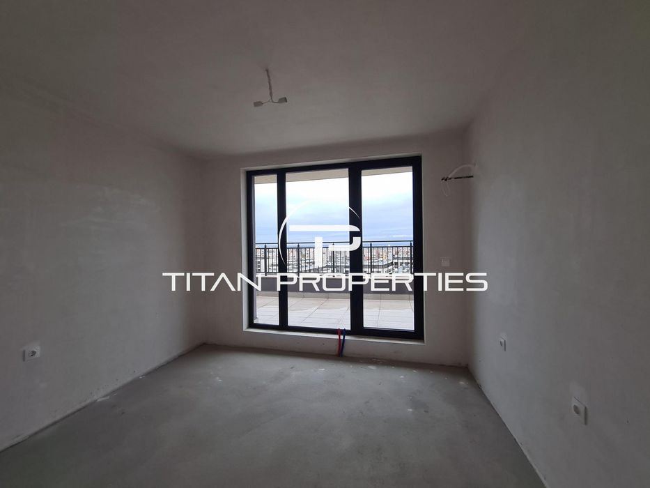 Многостаен апартамент с панорамна гледка в жк. Тракия