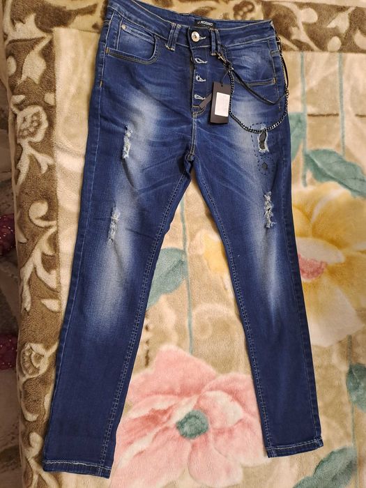 Продавам нови дамски дънки