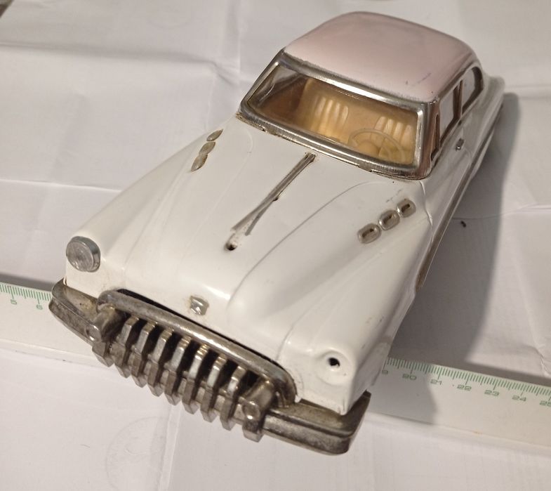 Vând/Schimb obiecte vechi.Preț în funcție de obiectul ales.