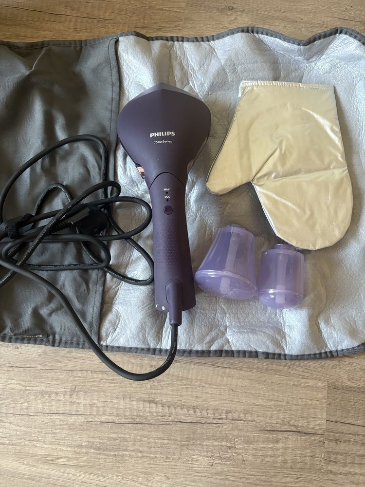 Уред за гладене на пара Philips-модел STH7050/30