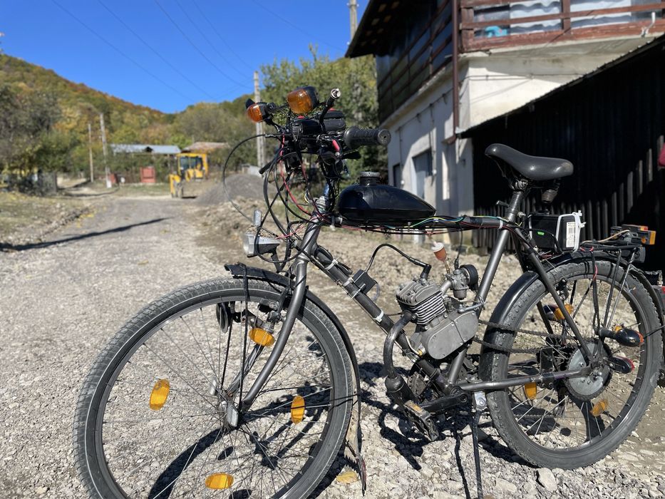 Vand bicicleta cu motor
