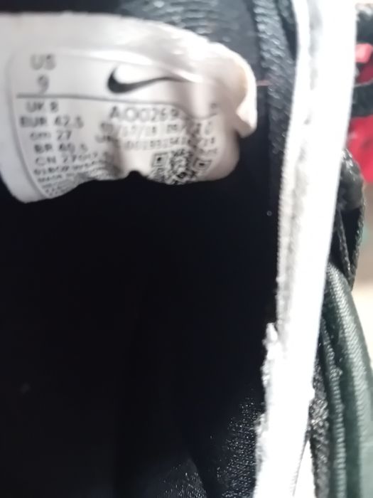 Vând Nike m.42..