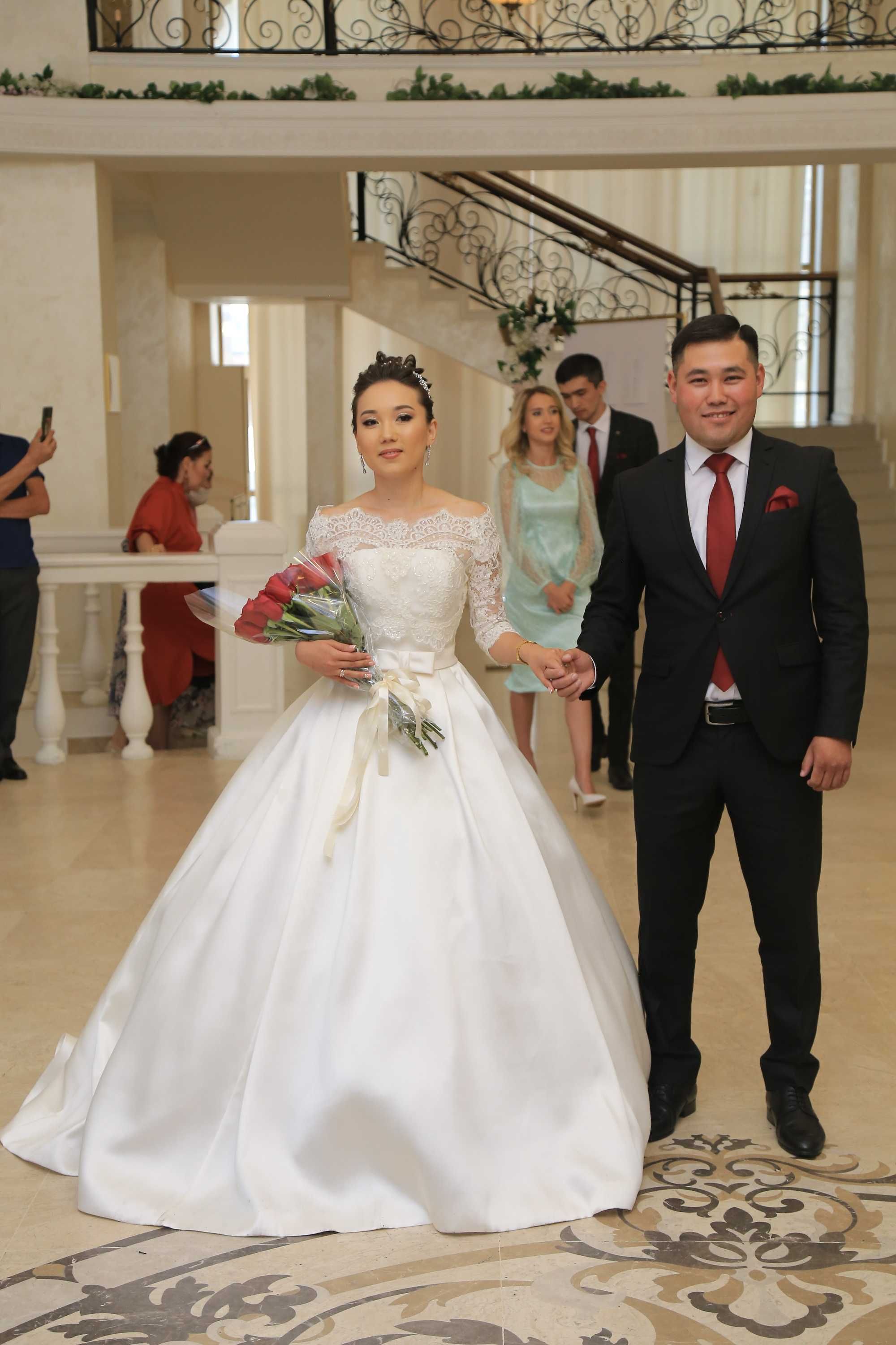 Свадебное платье Салона Разия.