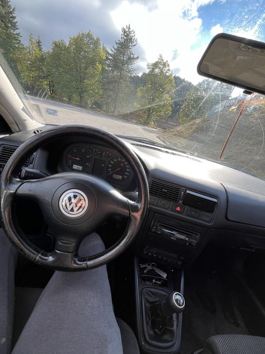 Продавам VW GOLF