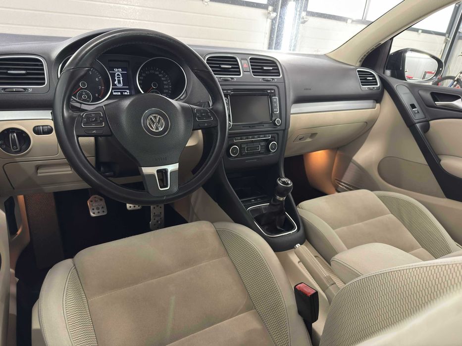 Volkswagen Golf 6 2012, faruri LED, alcantara, dublu climatronic