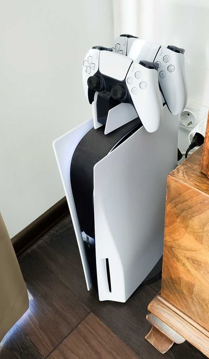 PlayStation 5 Disk + 2 джойстика и станция + камера + (64 + 24) игри