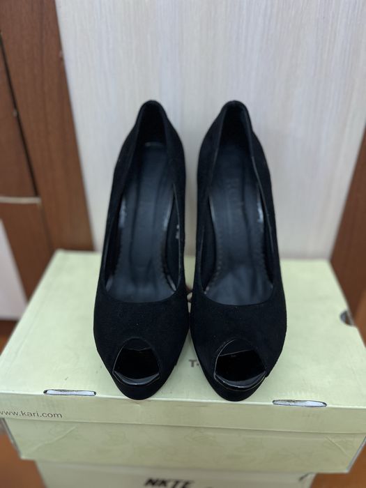 Продам замшевые туфли