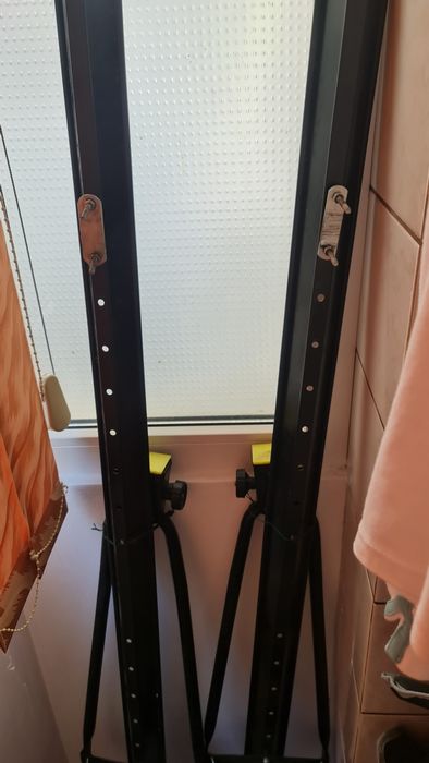 Vând suport  bicicleta .