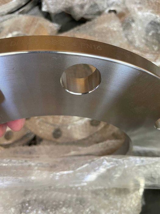 Нержавеющие Трубы отводы, фланцы и тройники бесшовные