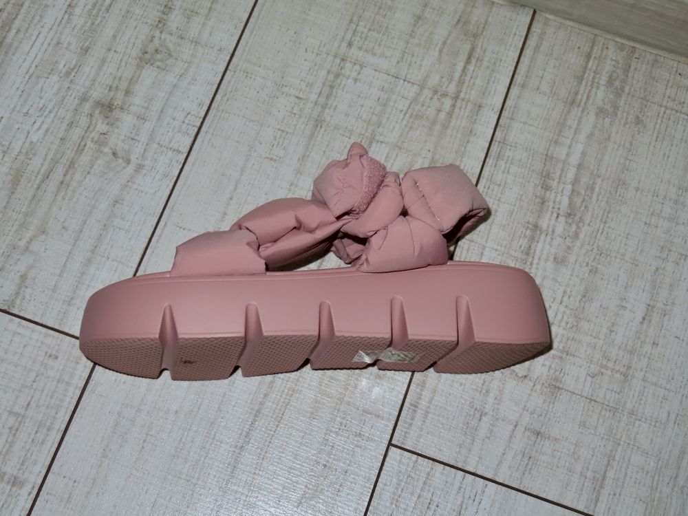 Розови сандали Steve Madden