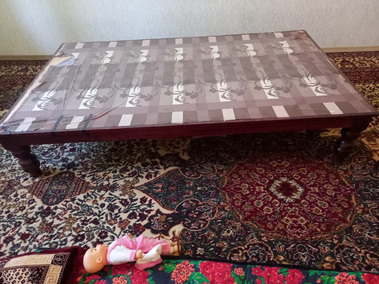 Мехмонхона учун катта хонтахта