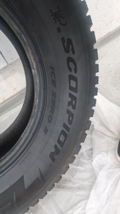 Продам зимние шины, шыпованные Pirelli 265/65 R17 ездили месяц в