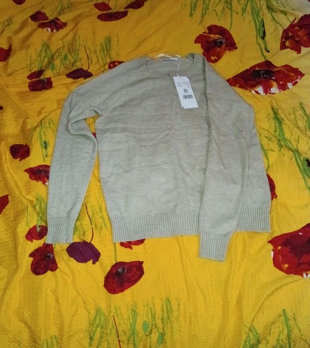 Vând pulovere dama noi