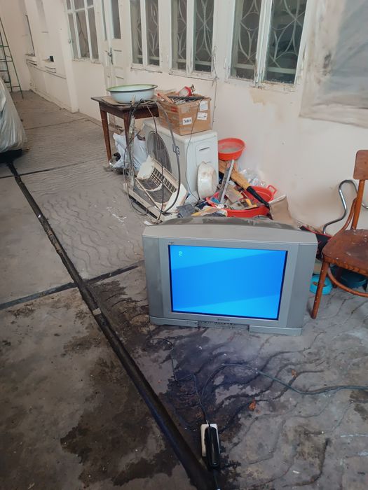 Продаю б/у телевизор Panasonic в отличном состоянии 300000 сум