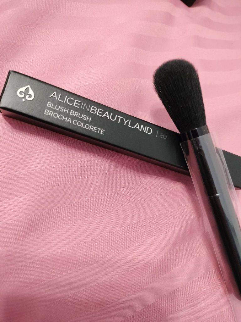 Produse make-up Alice in Beautyland