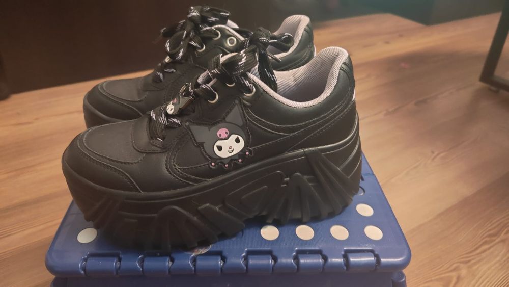 Sneakers Kuromi platforma