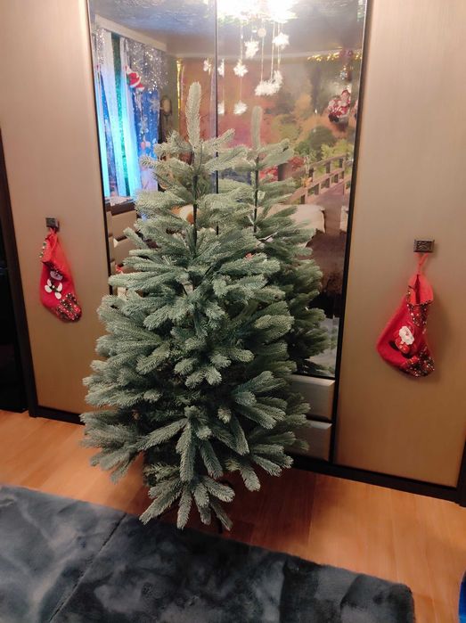 продам елку голубую 150см