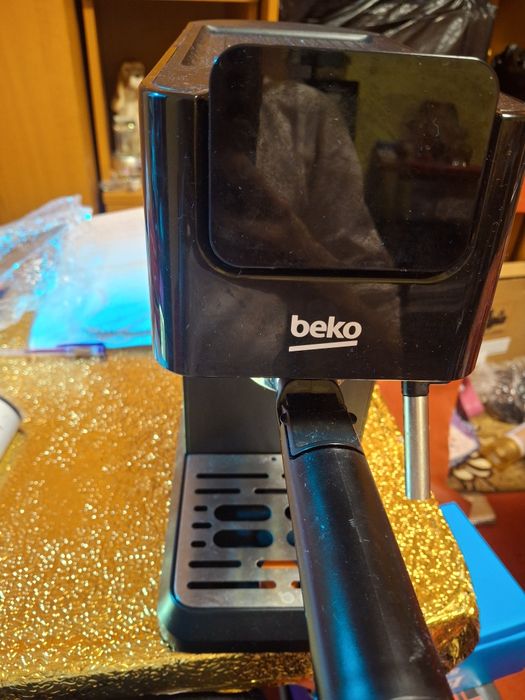 Vând aparat de cafea Beko