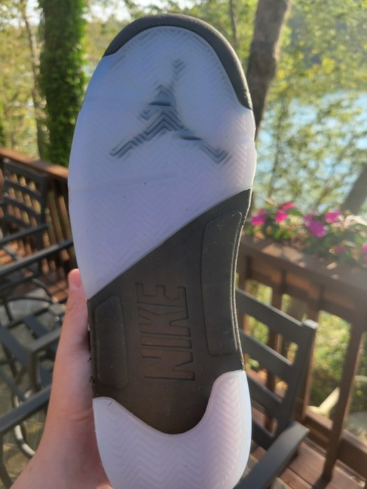 Продавам супер нови кецове jordan 5 OG black metalllic