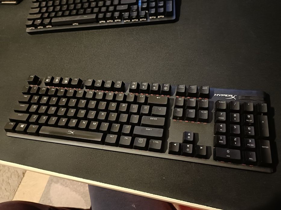 Tastatura mecanica hyperx alloy origins gaming red switch