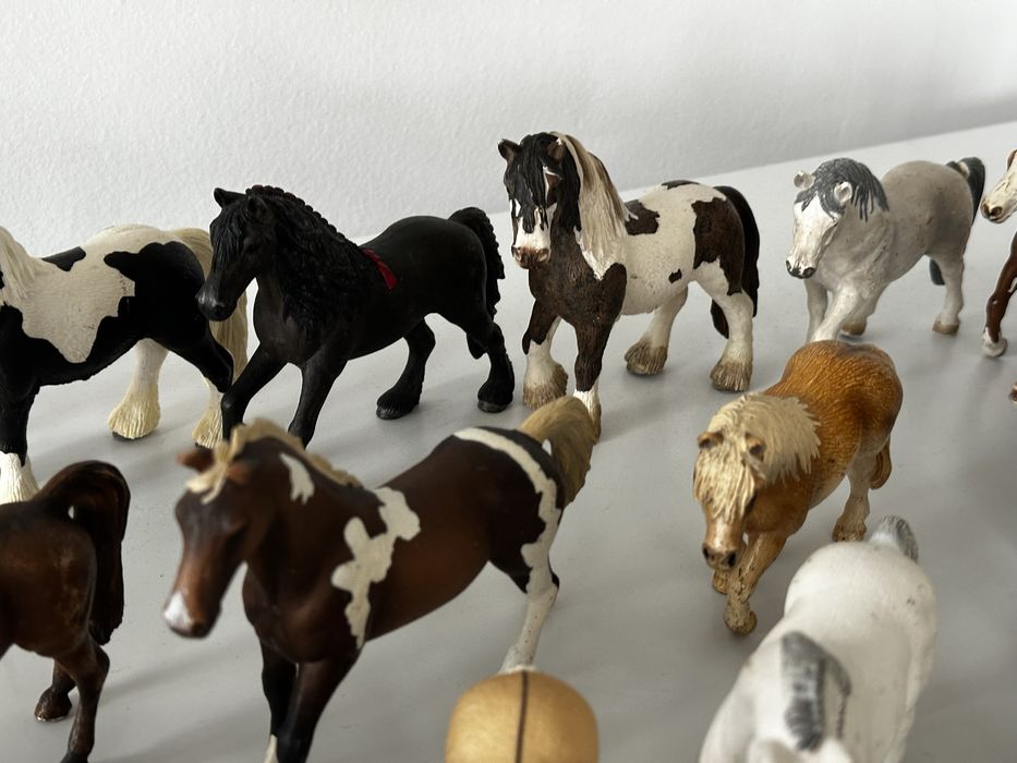 25Cai si Ponei Firma Schleich Pentru Activitati Educative Sau Colectie