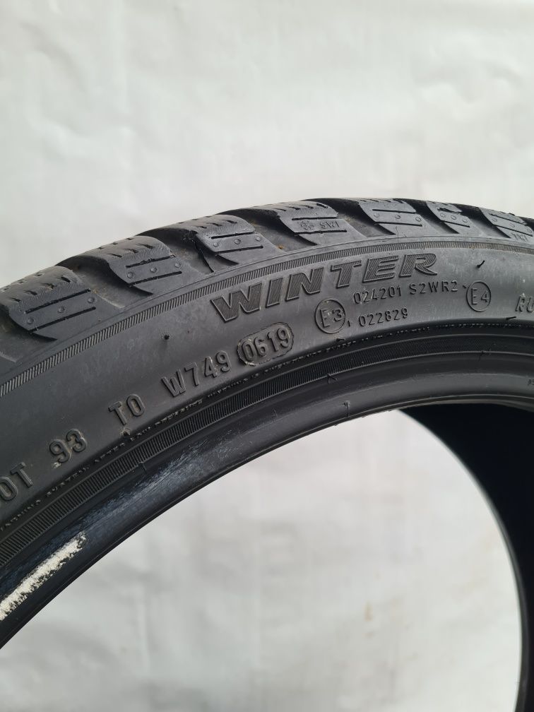 2бр 245 40 20  зимни Pirelli runflat  - 19г