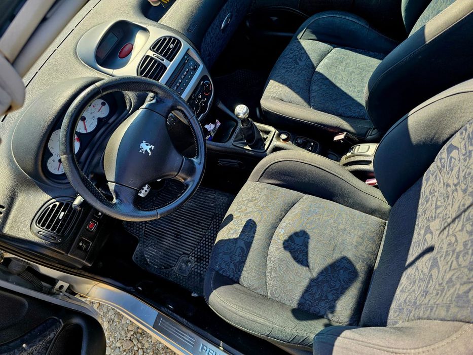 Vând peugeot 206 CC