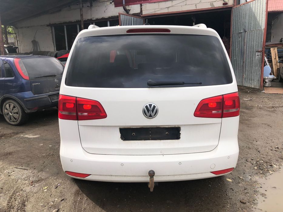 Dezmembrari Touran 2012, 2.0 CFHC,alb LB9A, cutie DSG MSV, xenon