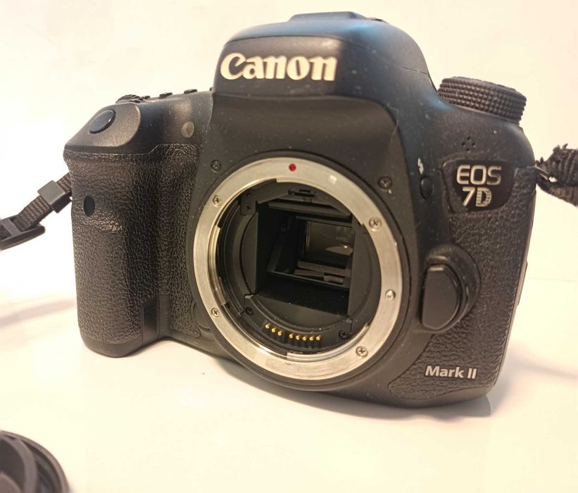 Canon 7d Mark 2 плюс аксесоари и обектив